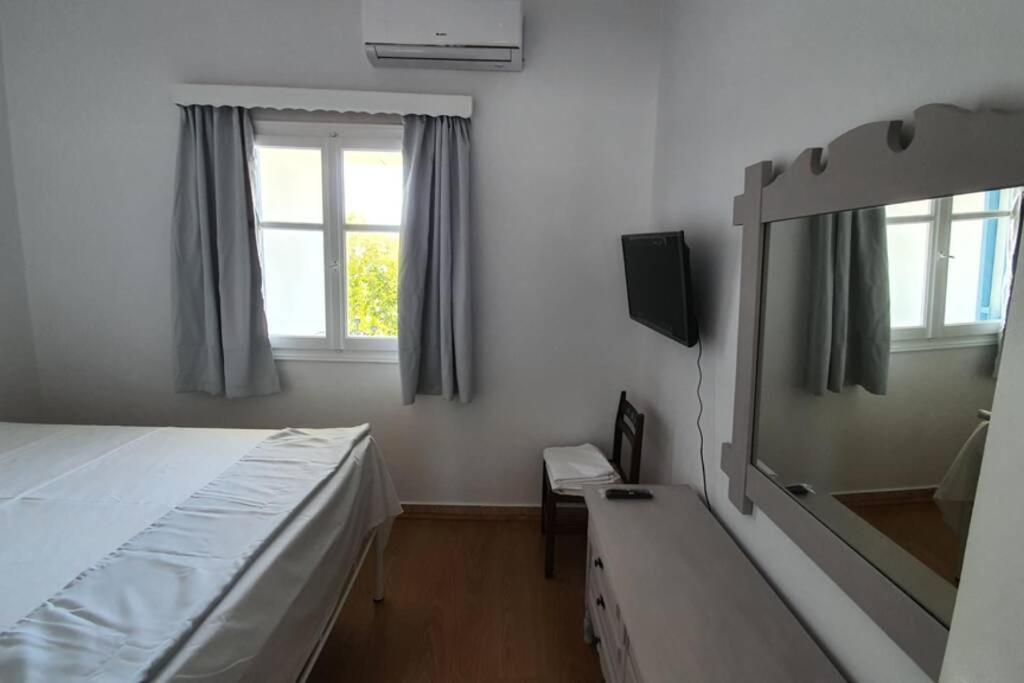 Trollhouse Villa, Golden Apartment Chrisi Akti (Paros)