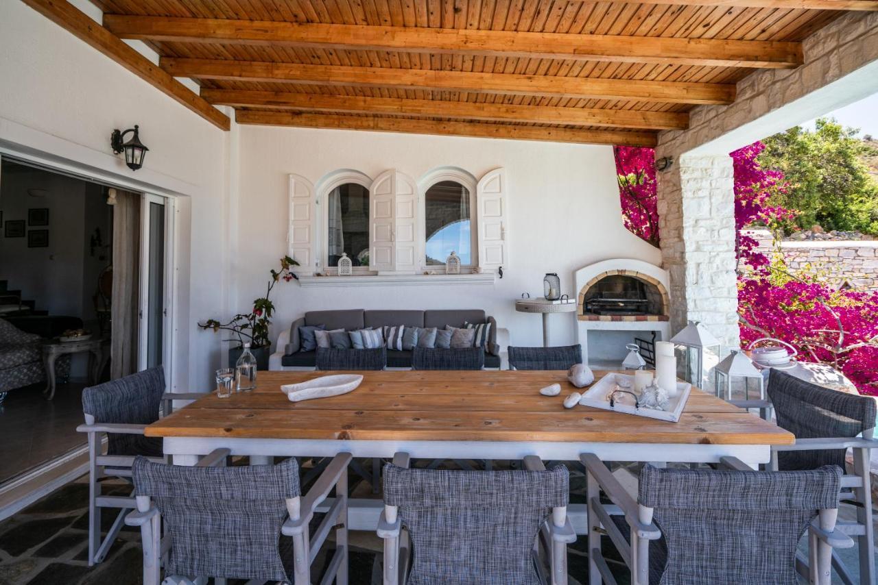 Haritomeni * Parikia (Paros)