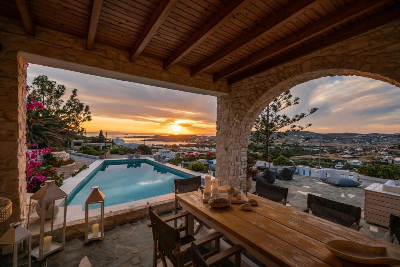 Haritomeni * Parikia (Paros)