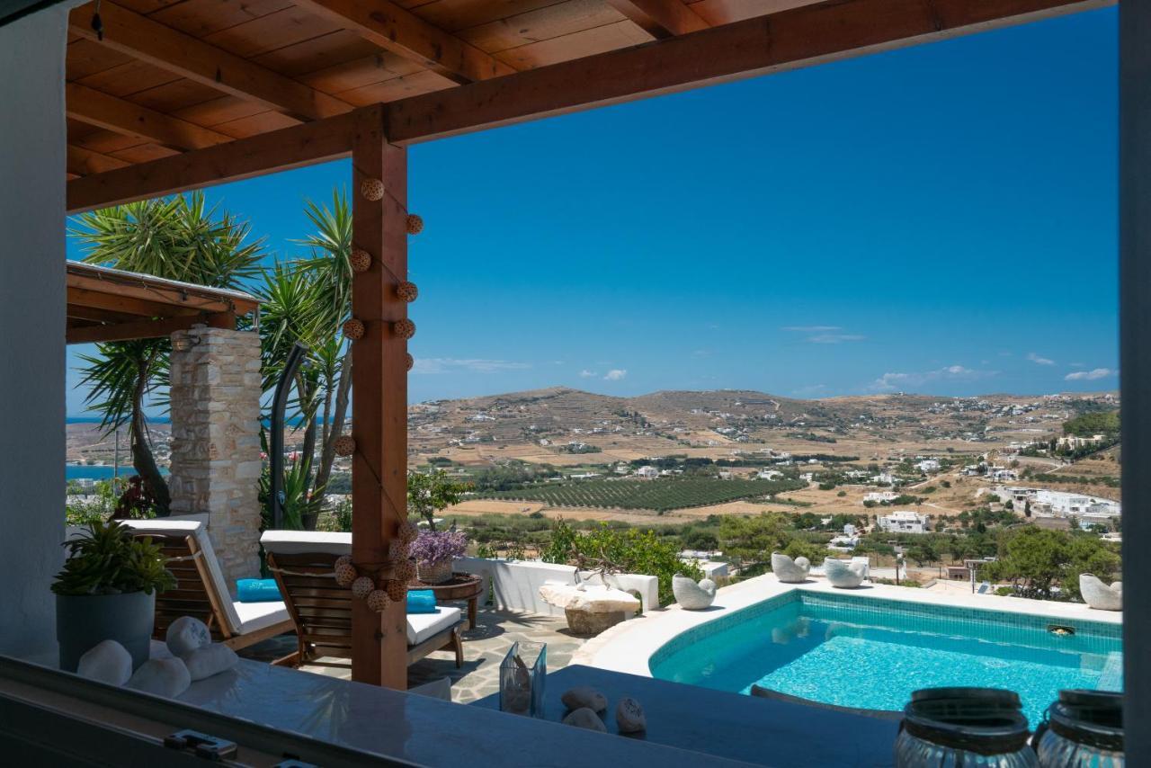Haritomeni * Parikia (Paros)