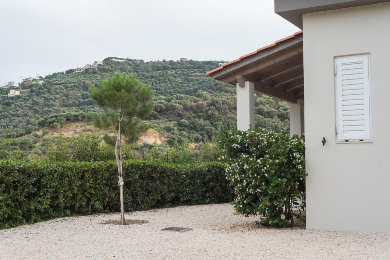Spacious Seaview House With Garden At