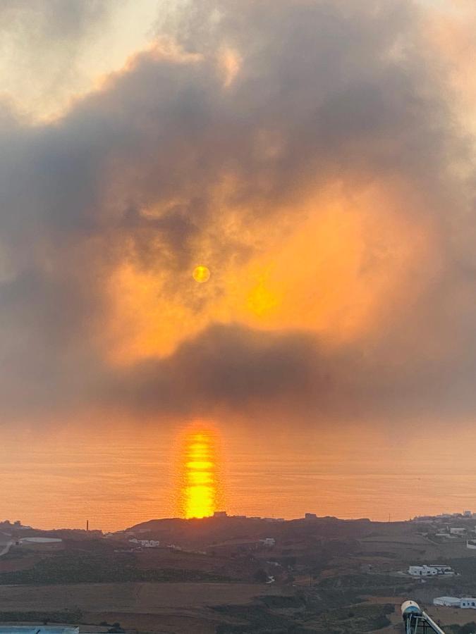 Petran * Fira (Santorini)