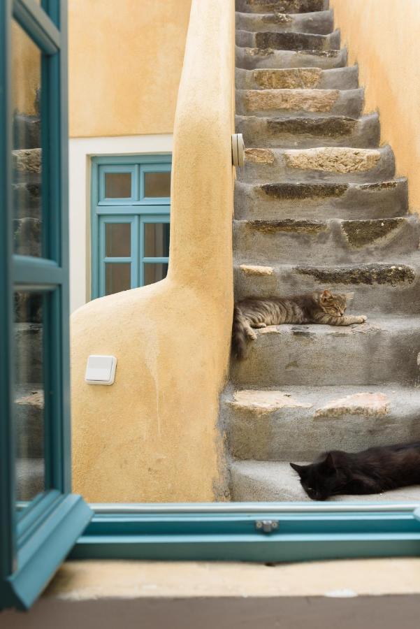 Holiday home Santorinio Yellow House *