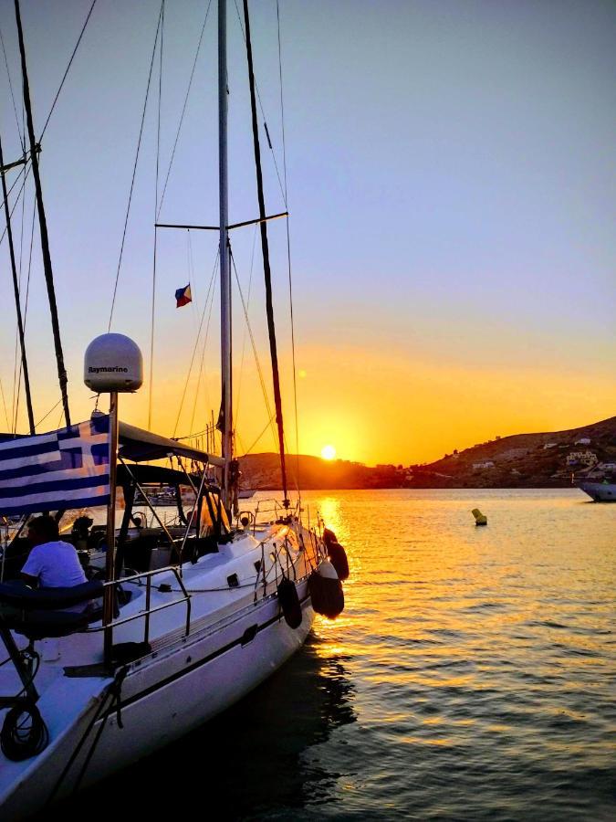 Yacht Front - No 3 Apartment Chora (Ios)