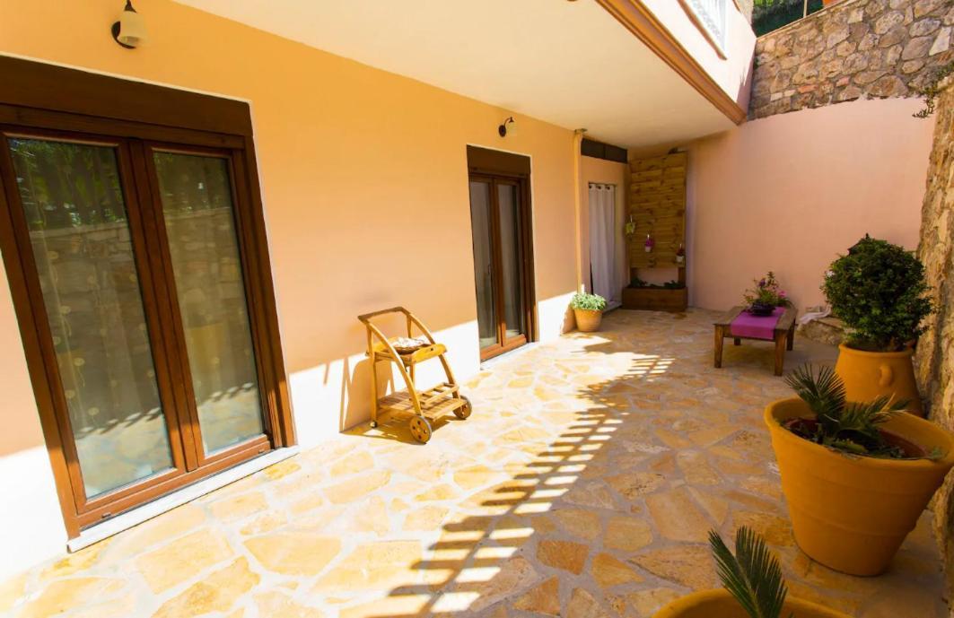 Amaryllis House Parga