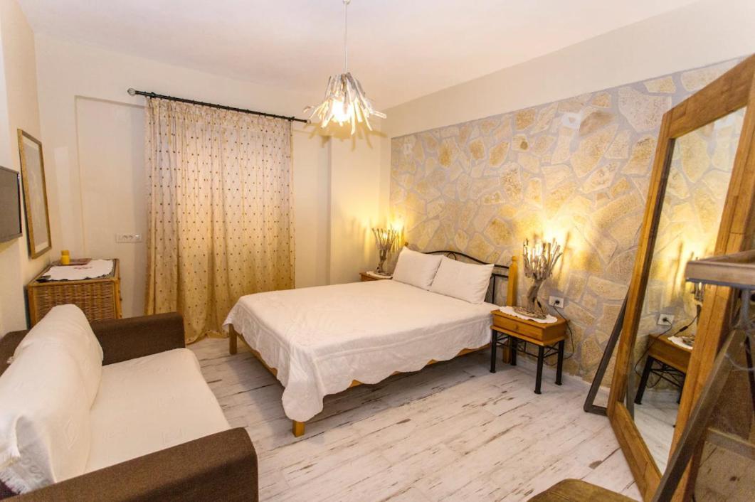 Amaryllis House * Parga
