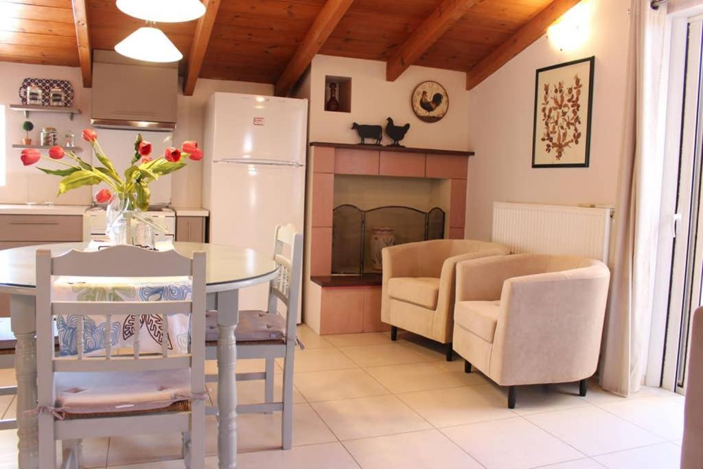 New Independent Loft, 360⁰ View, 5' Beach/center * Kalamata