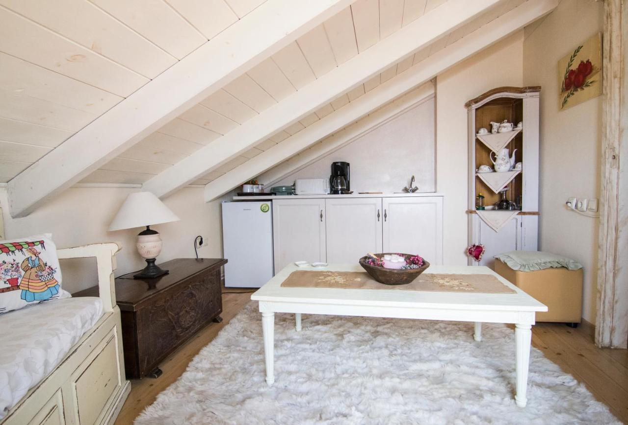 Cozy Attic Apartment *