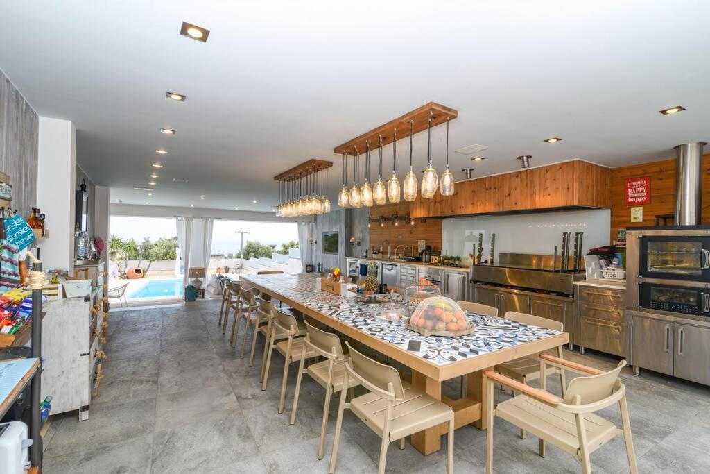 Luxurious Malomar Villa *