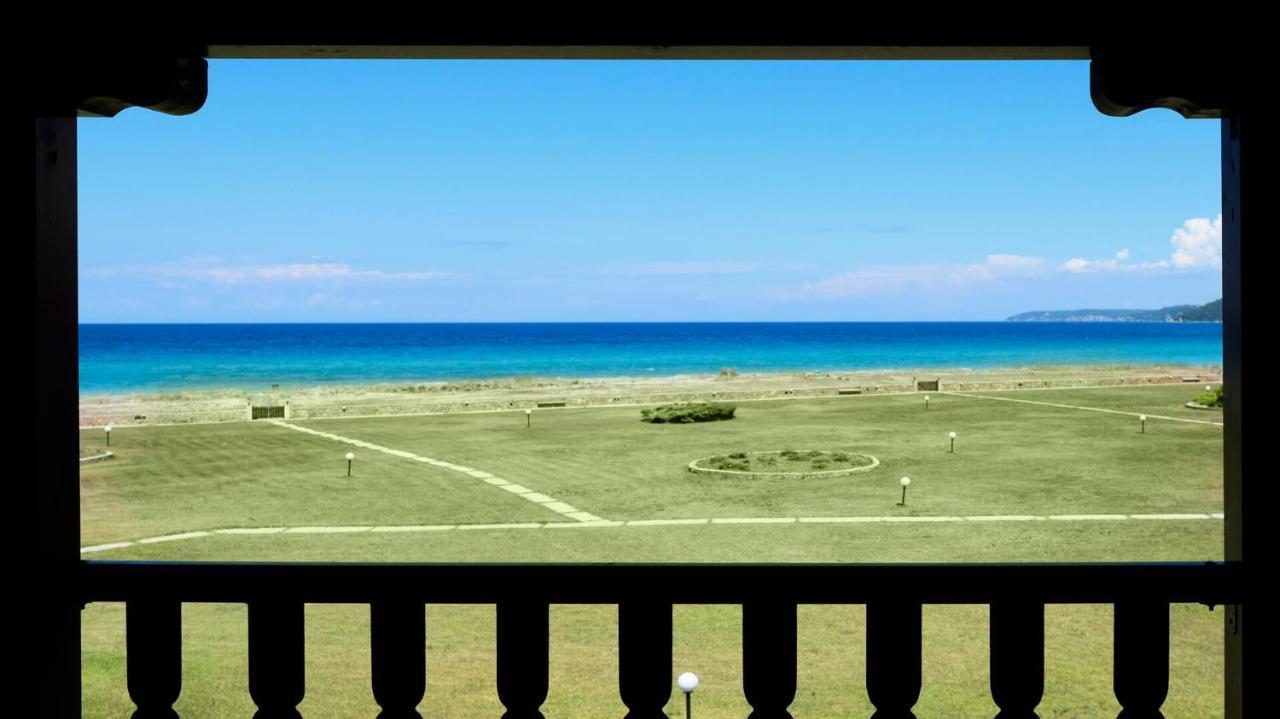 Soleado Beachfront Villa Skala Fourkas