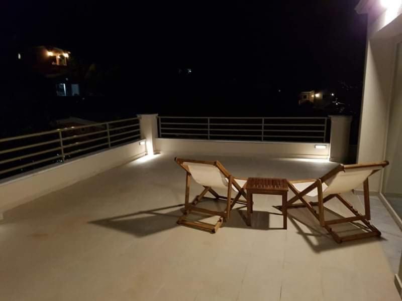 Wood Metal Glass Apartment Kontokali