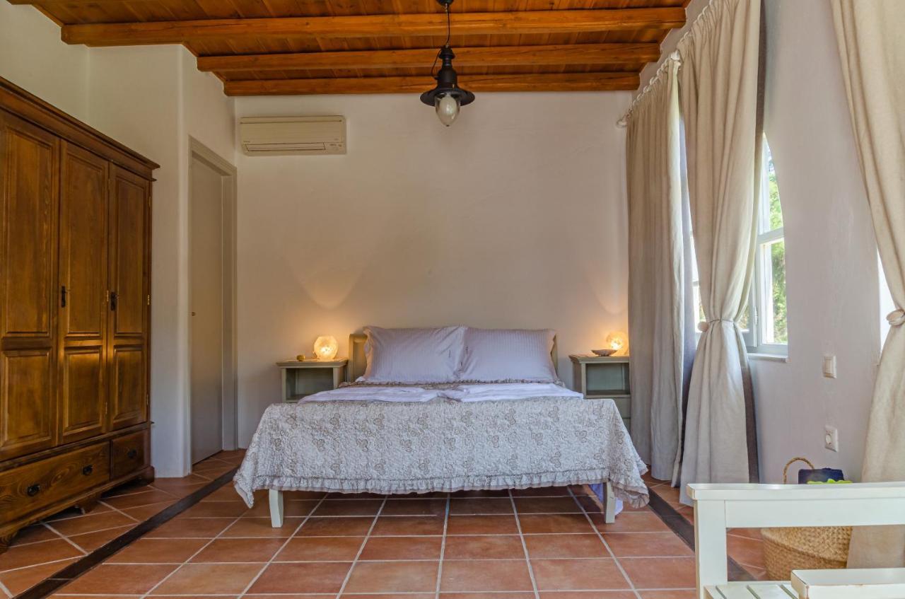Calmea Seafront - Secluded Villa