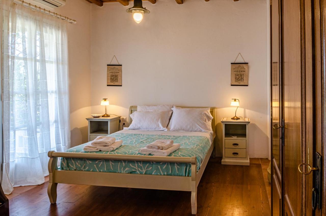 Calmea Seafront - Secluded Villa *