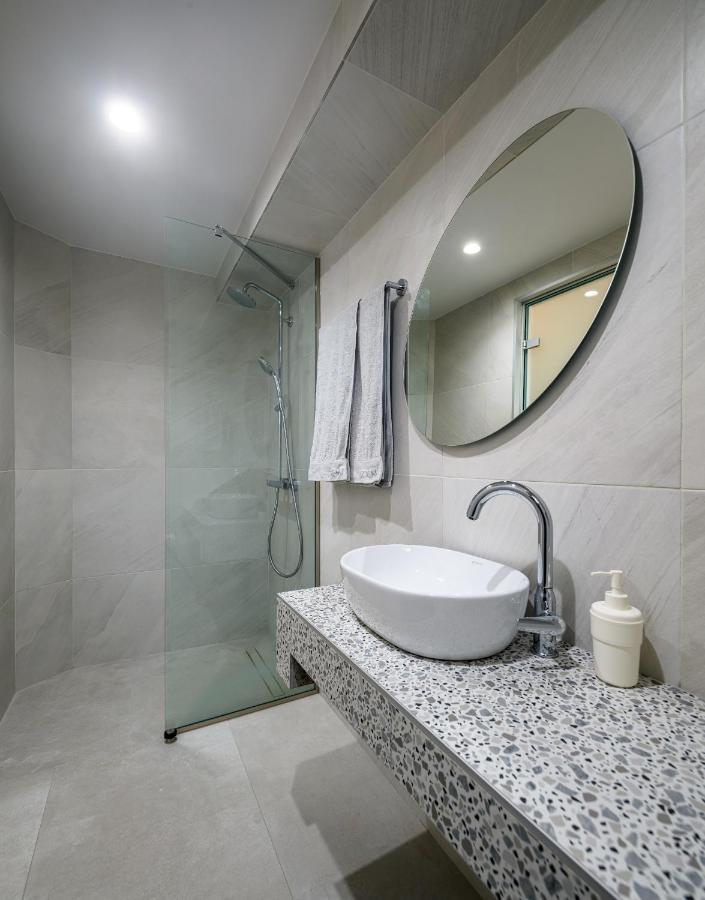 Noa Beachfront Apartment