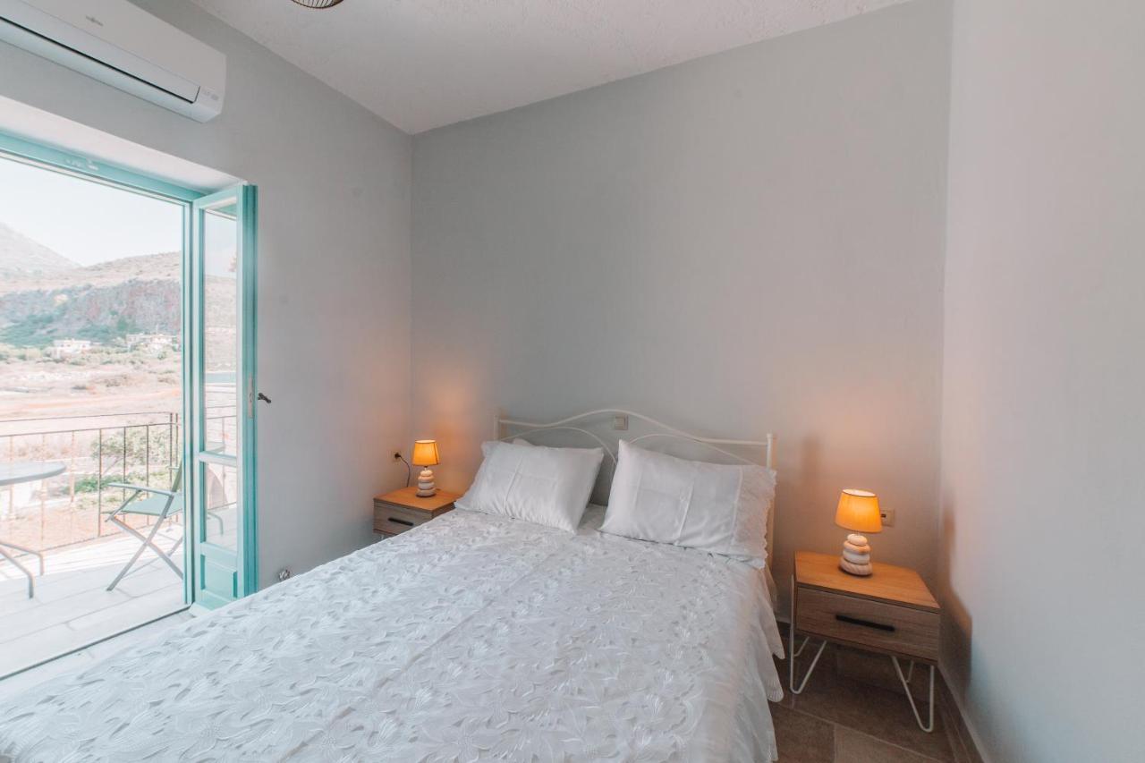 Apartment George Seafront Neo Oitilo