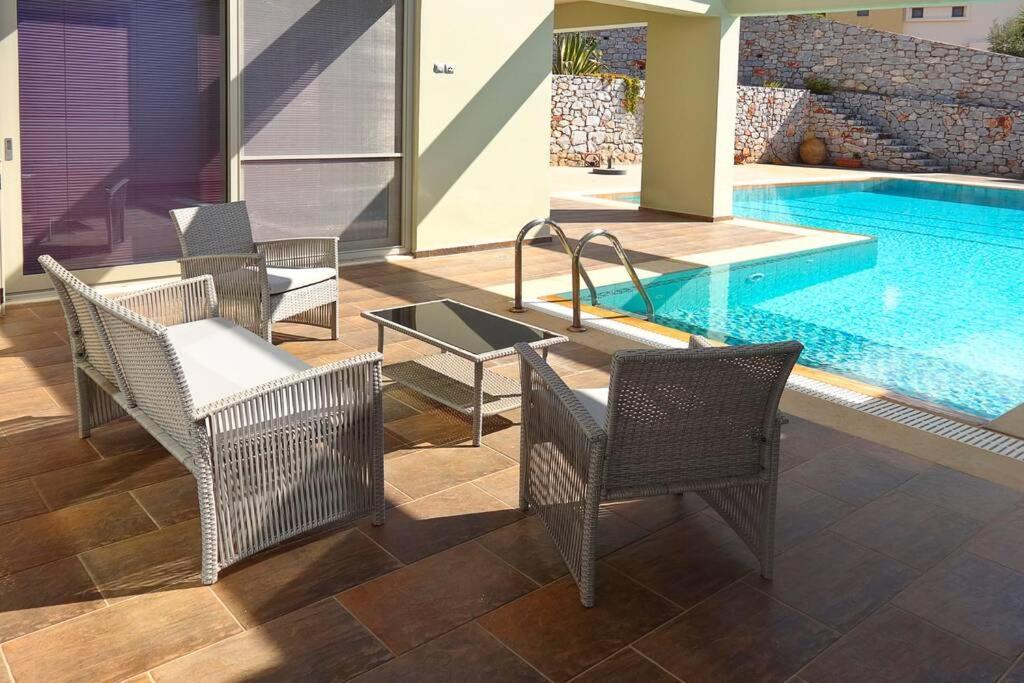 Modern Luxury With Pool, Just 5min To Sea * Kalamata