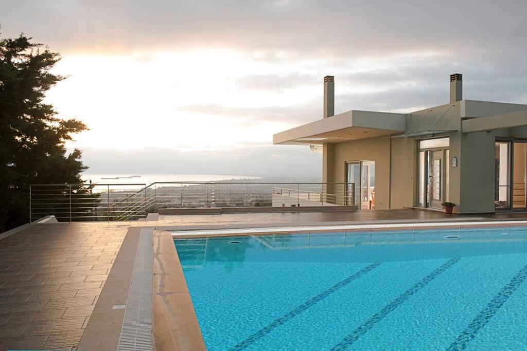 Modern Luxury With Pool, Just 5min To Sea Kalamata