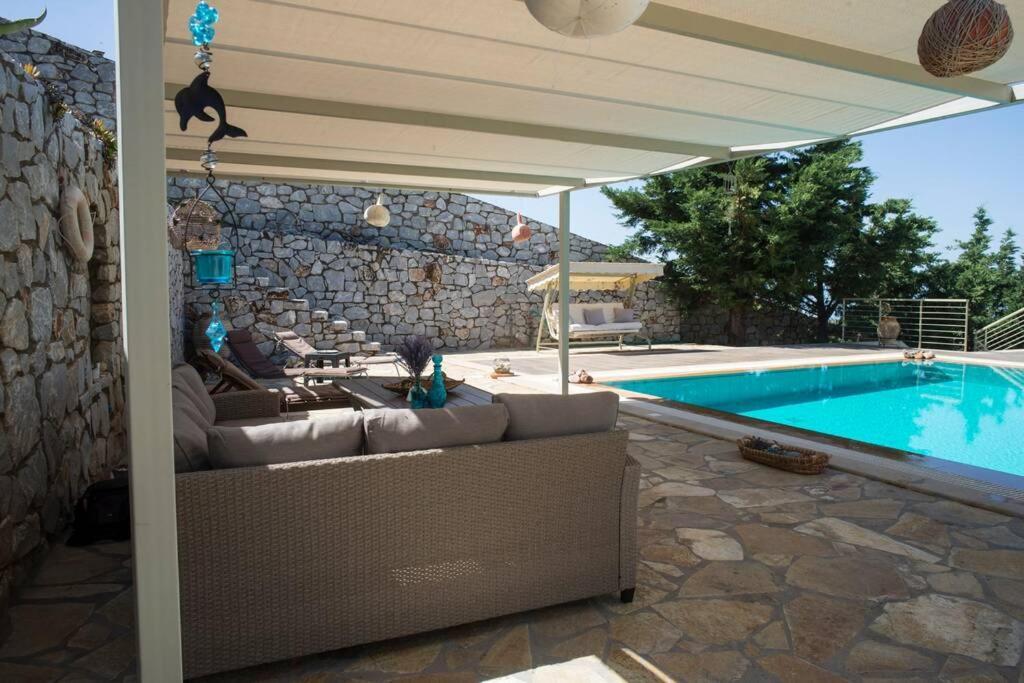 Modern Luxury With Pool, Just 5min To Sea Kalamata