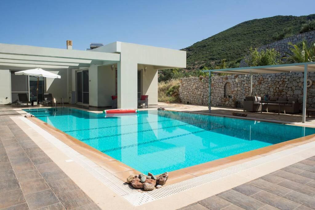 Modern Luxury With Pool, Just 5min To Sea Villa Kalamata