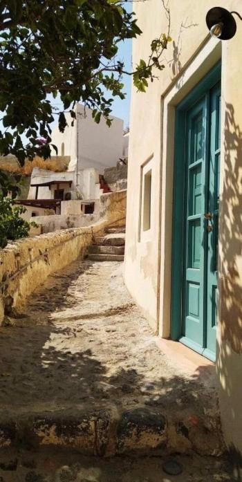 Santorinio Yellow House Holiday home Exo Gonia
