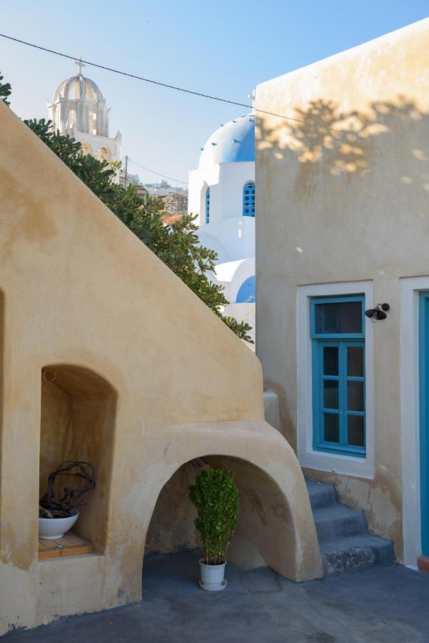 Holiday home Santorinio Yellow House