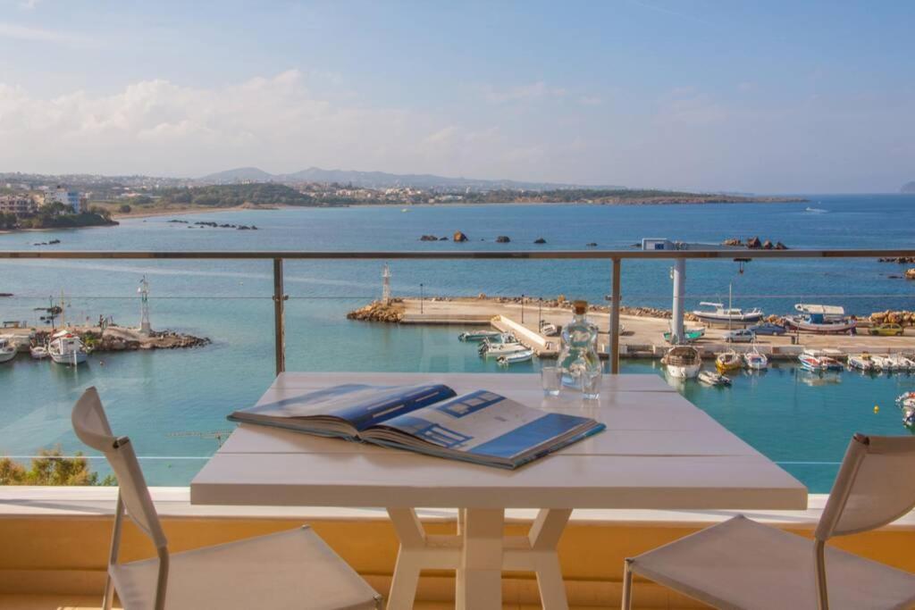 Apartment Sea & Town Getaway *