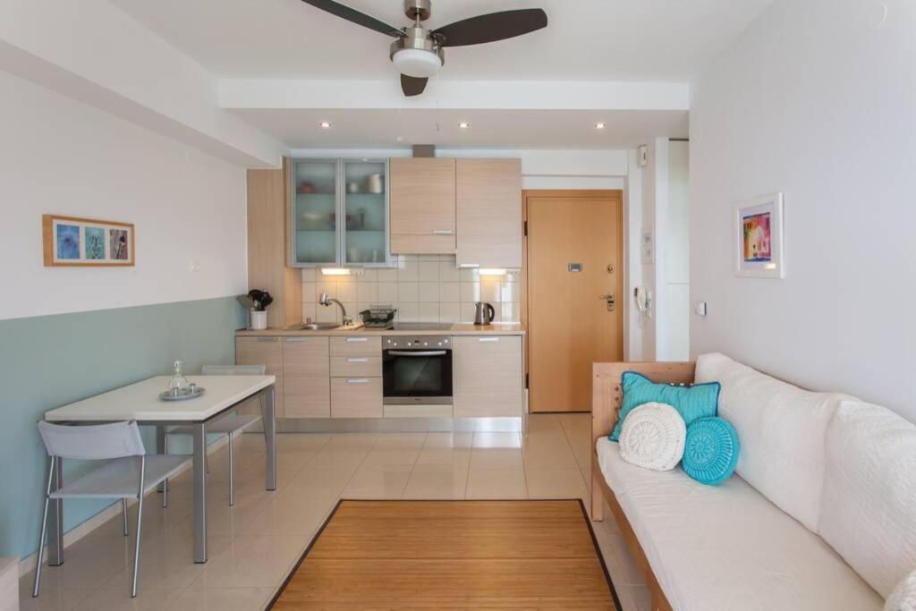 Sea & Town Getaway Apartment *