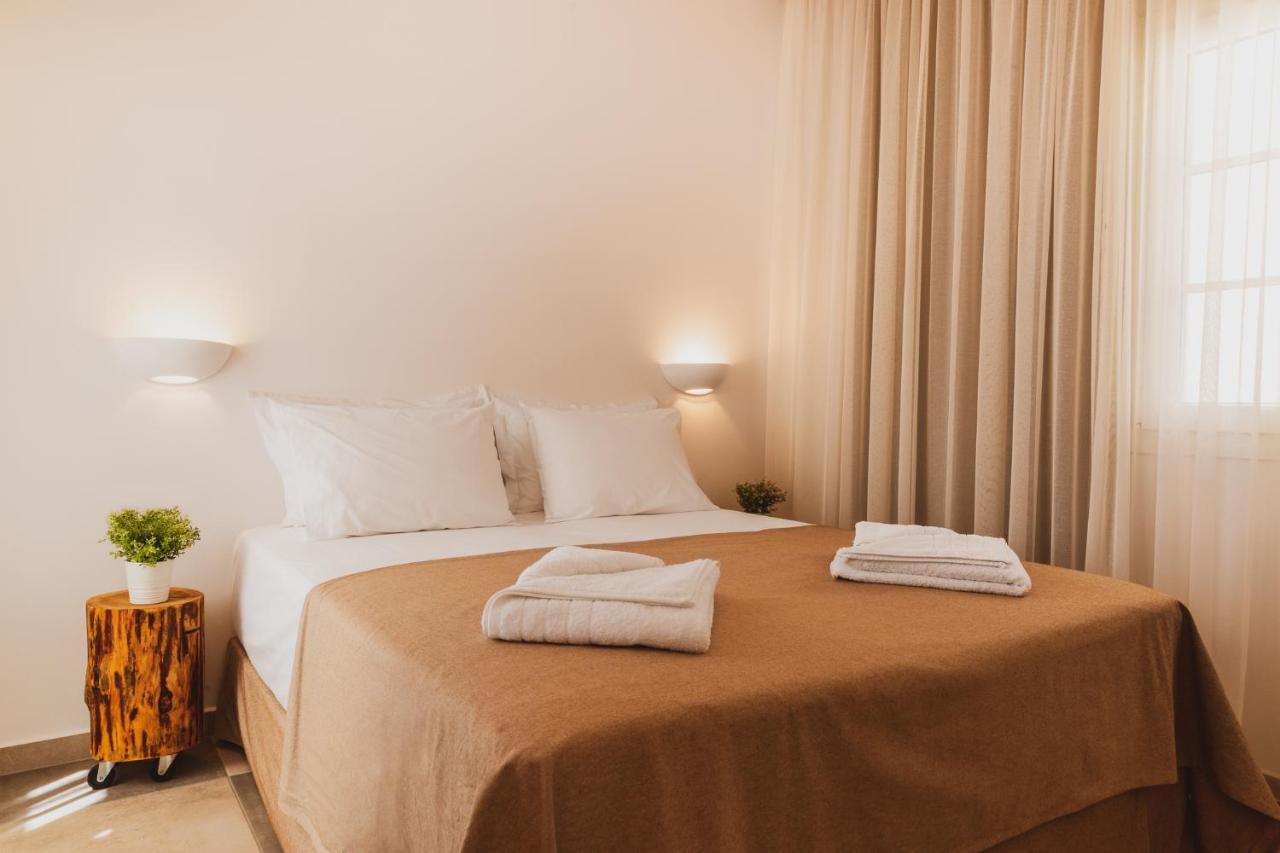 To Rantevou Tis Alykis & Apartment