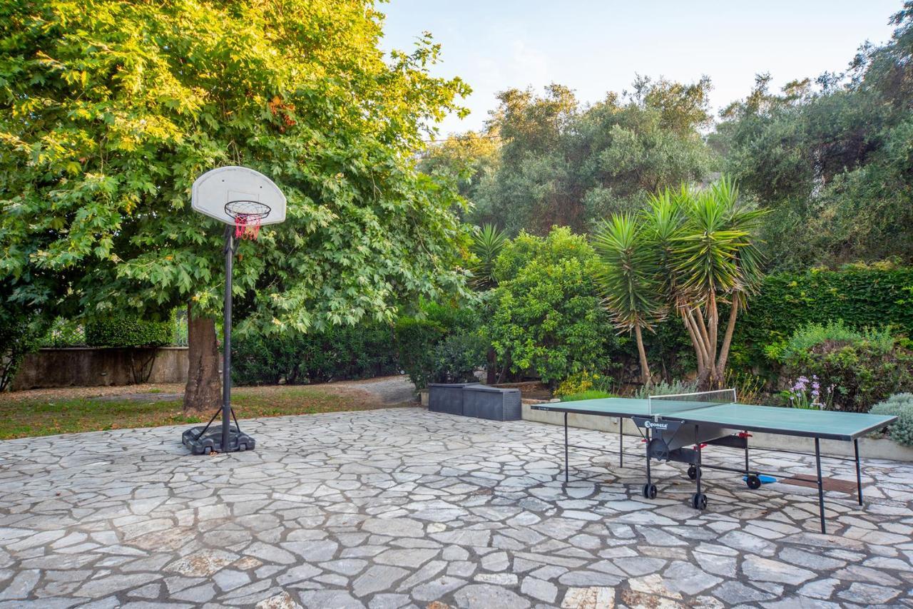Avlaki Beachfront Villa Kassiopi
