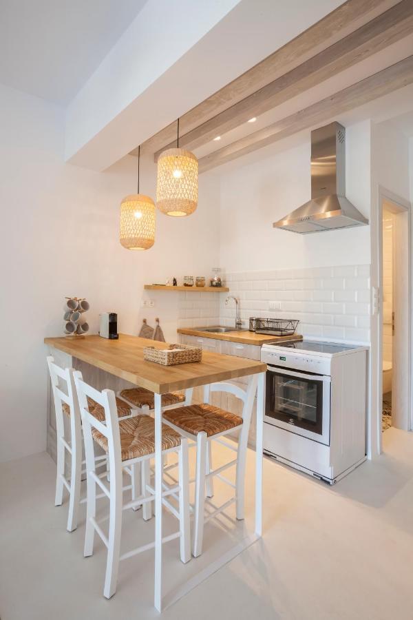 Villa Olive White *