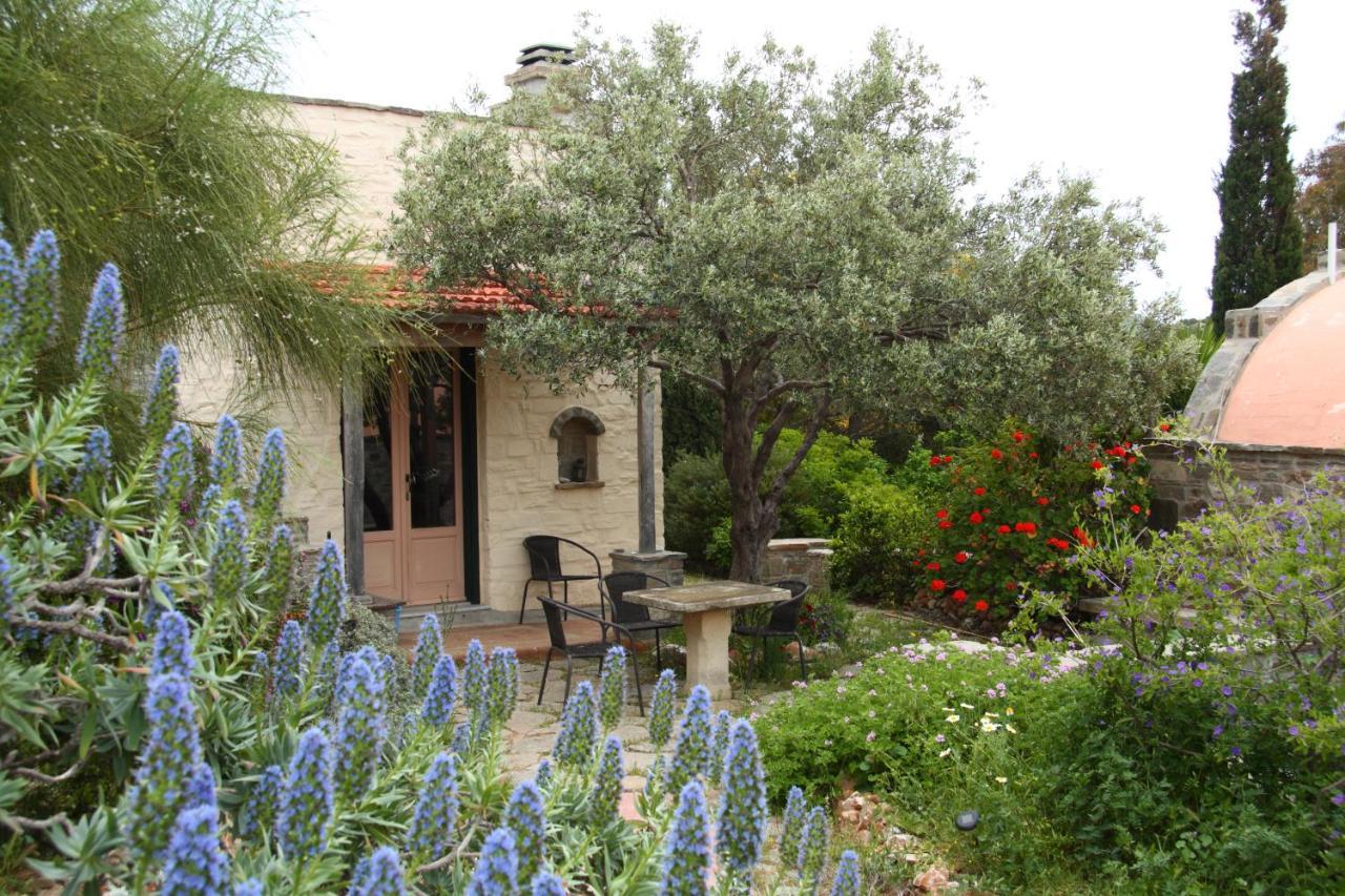 Country house To The Garden