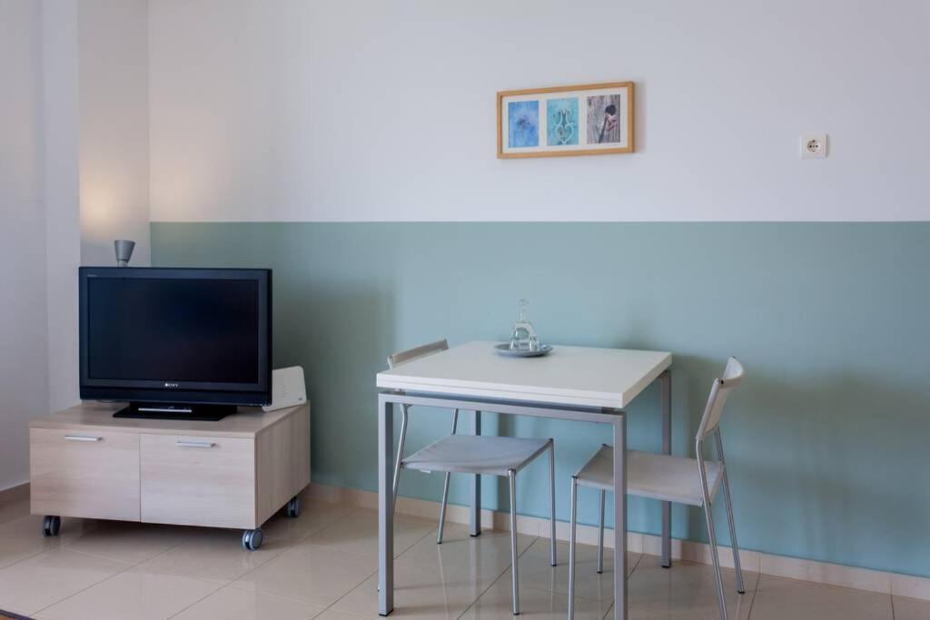 Apartment Sea & Town Getaway *