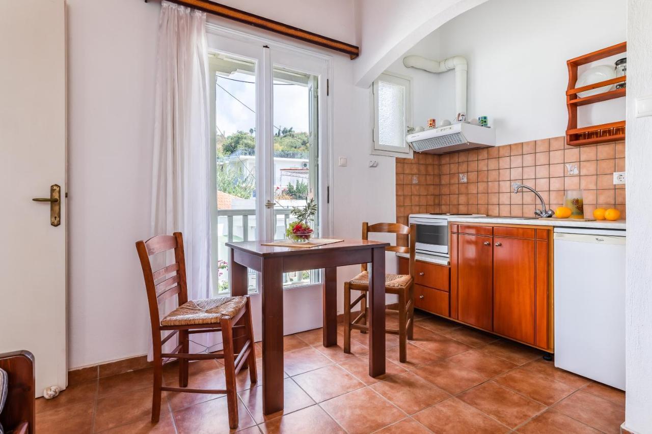 Servani & Apartment Loutraki (Skopelos)
