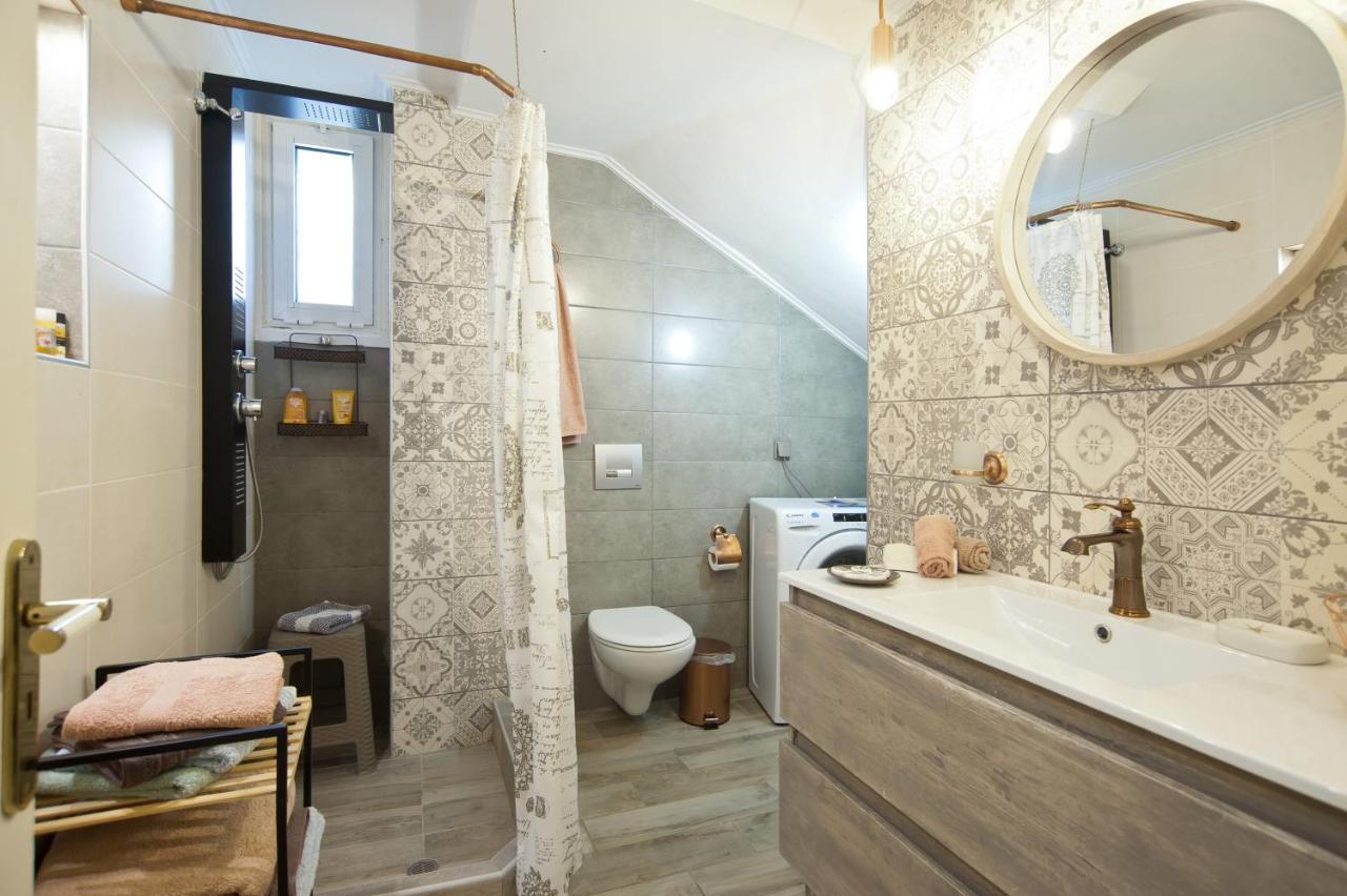 Luxury Seafront House Nearby Delphi Apartment