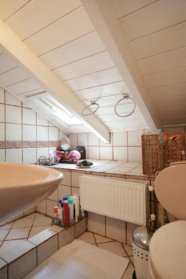 Cozy Attic Apartment *