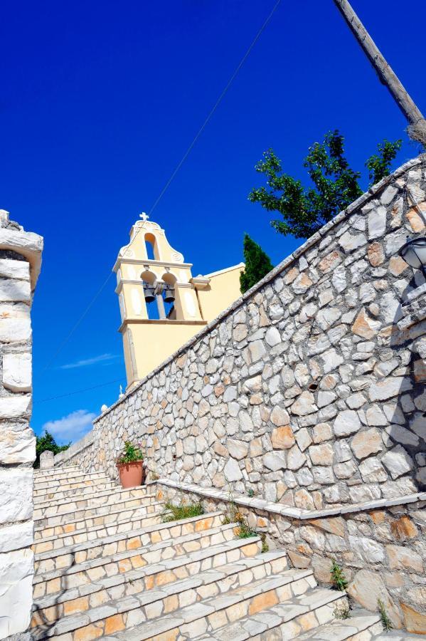 Traditional Greek Maisonette In Antiperni Village Holiday home