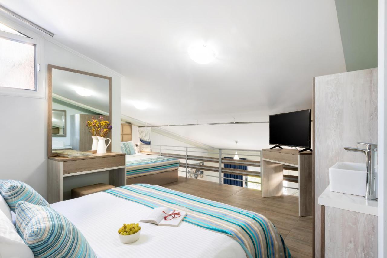 Sirines Complex 2* Potos