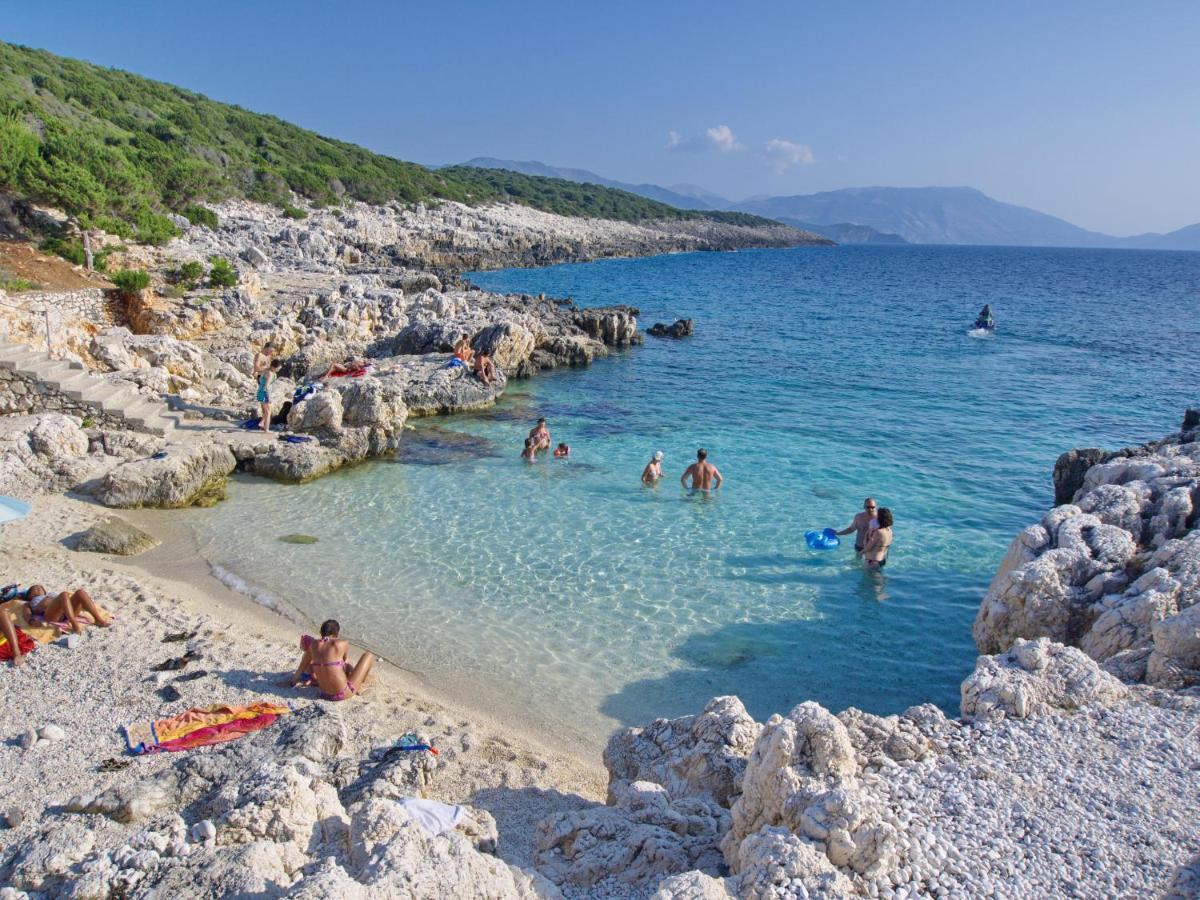 Vassilis Villa *