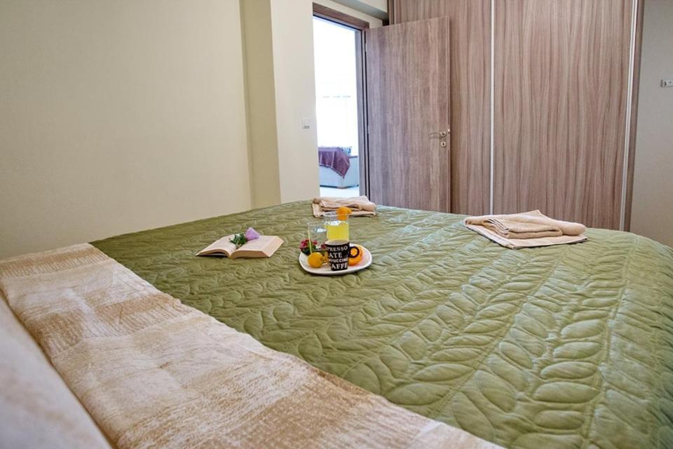 E & M Apartment *