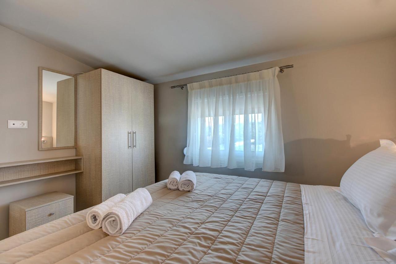 The House Of The Roses Apartment Gerakini
