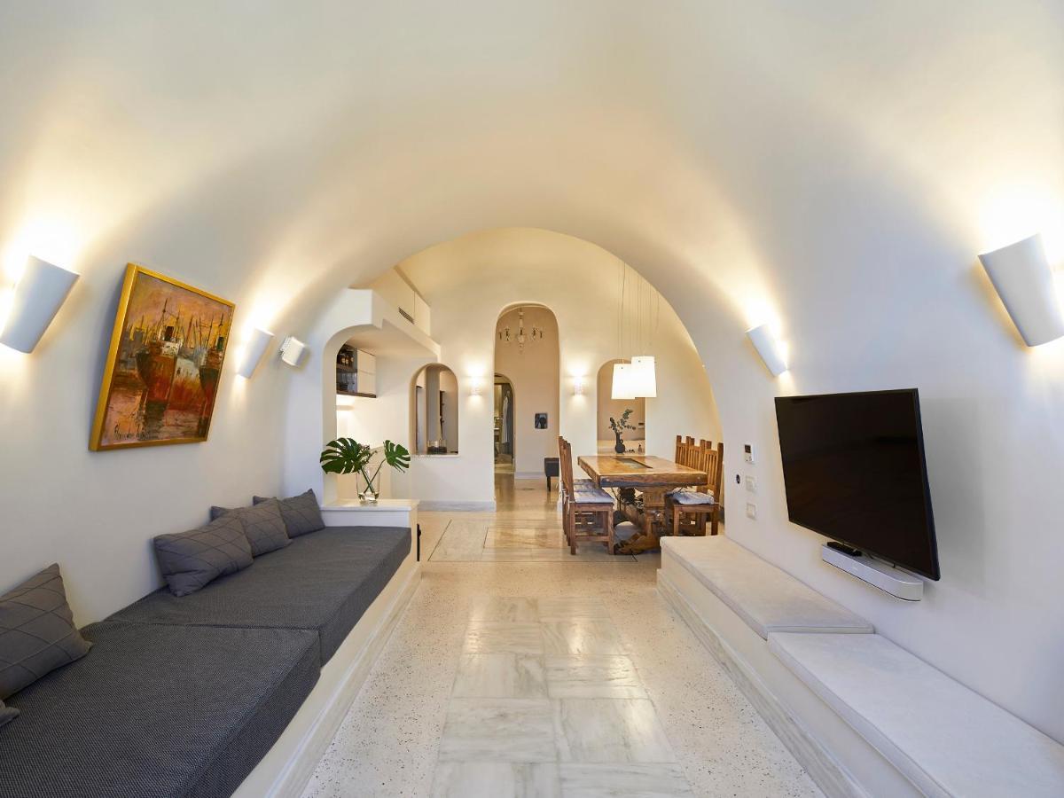 Luxury Blue Dome Santorini Villa