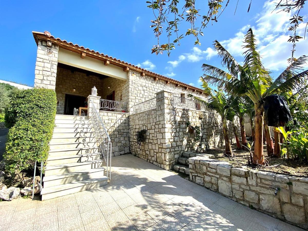 Eros Villa