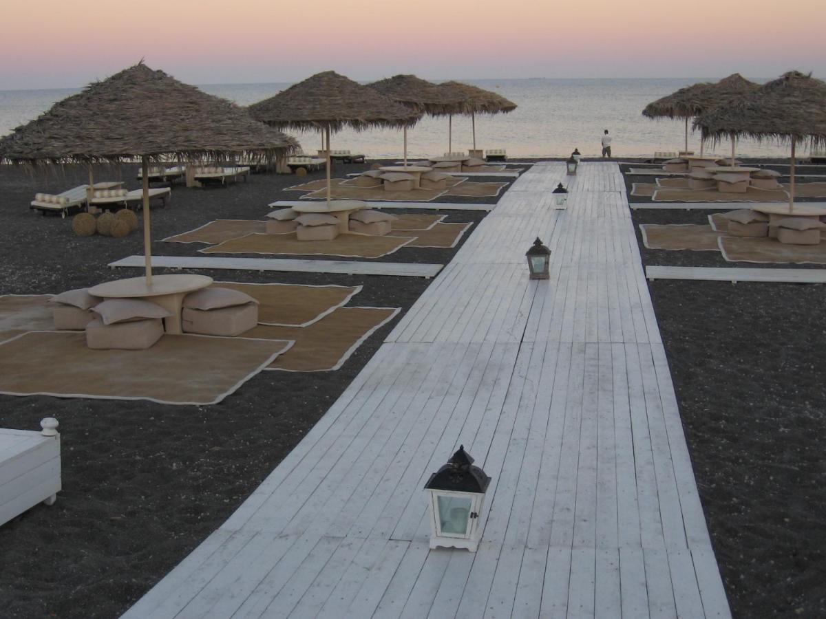 Evelina Pension: Diverse Near Black *