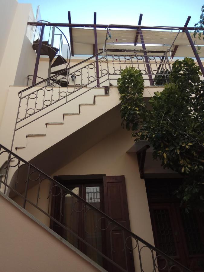 Simple And Special Apartment Ermoupoli