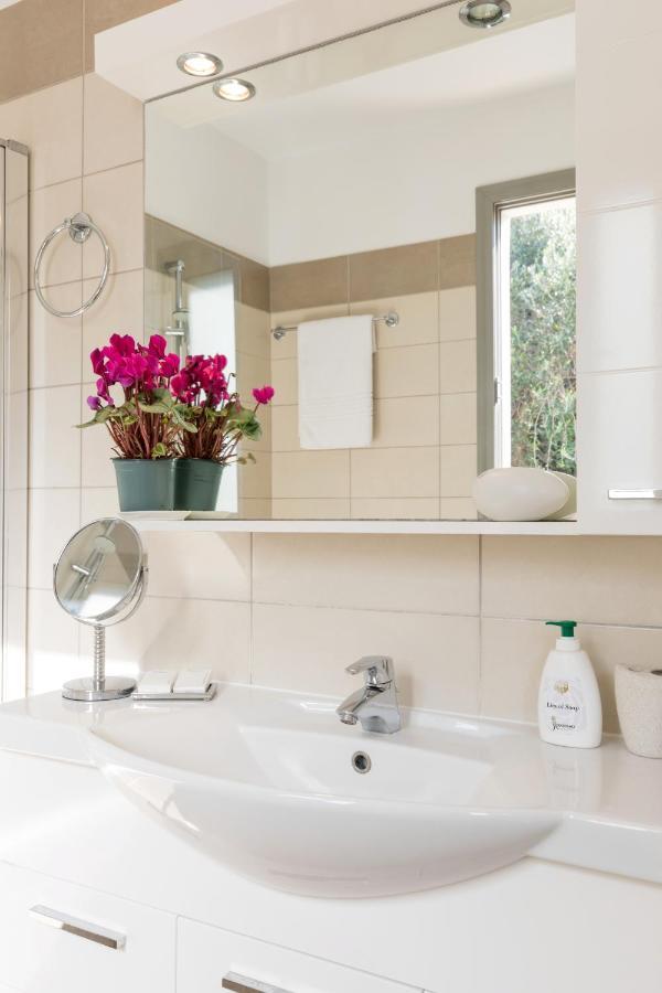 White Stone By Rodostamo Collection *
