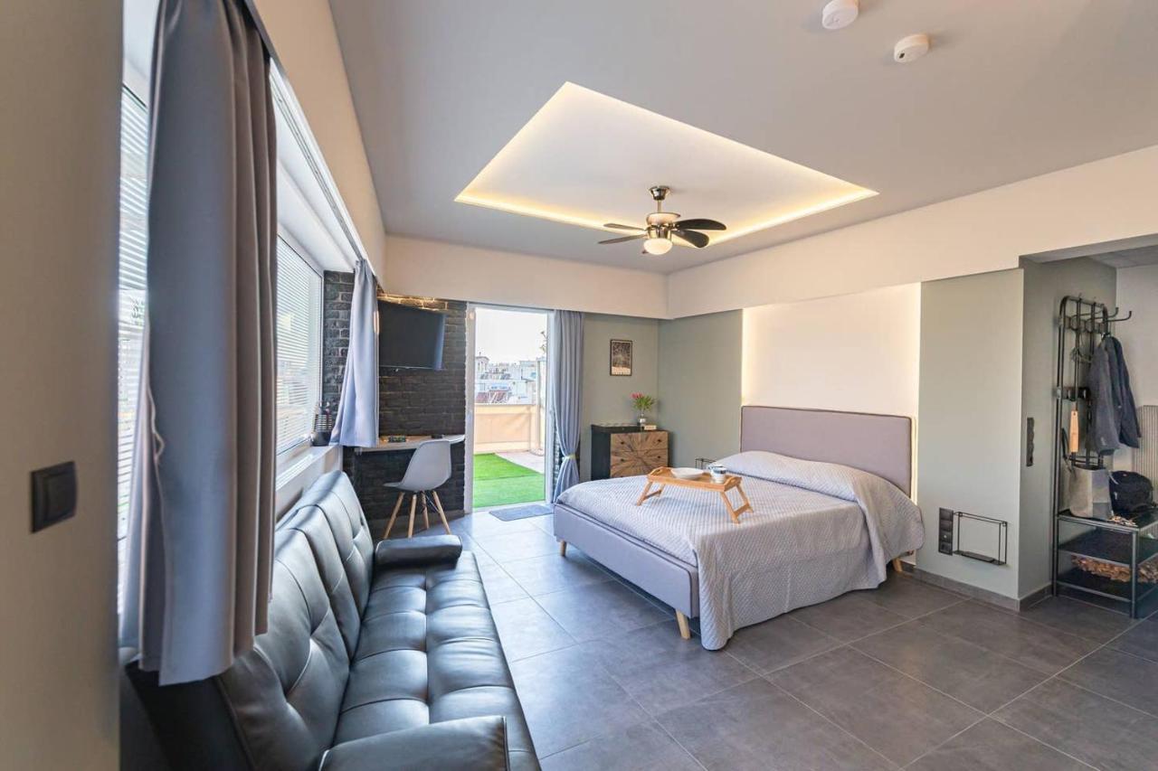 Tiny Penthouse, Big Terrace Apartment Kalamata
