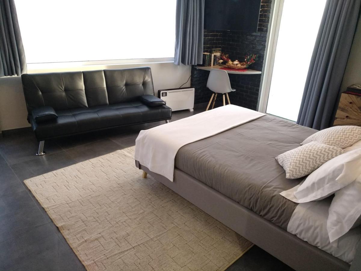 Tiny Penthouse, Big Terrace Apartment