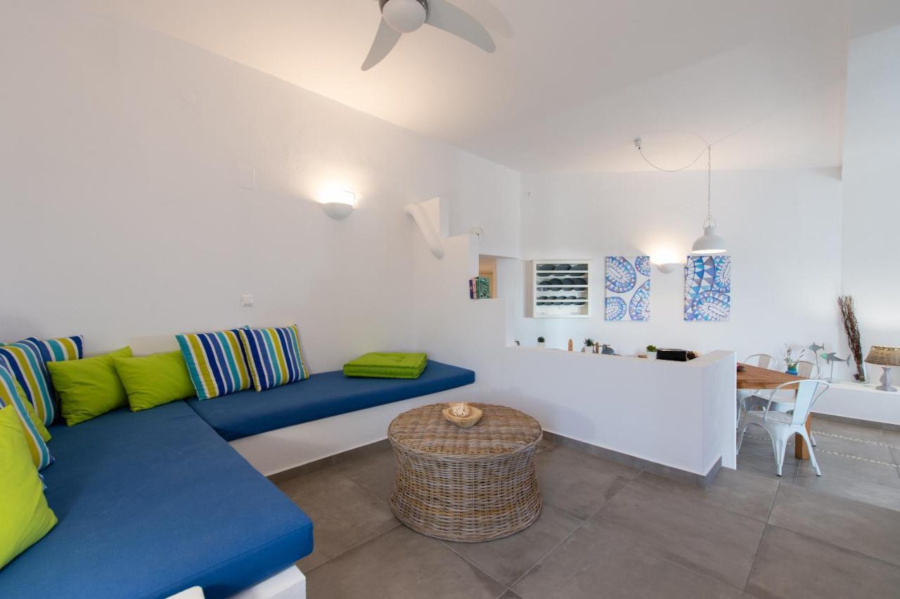 Grey House * Exambela