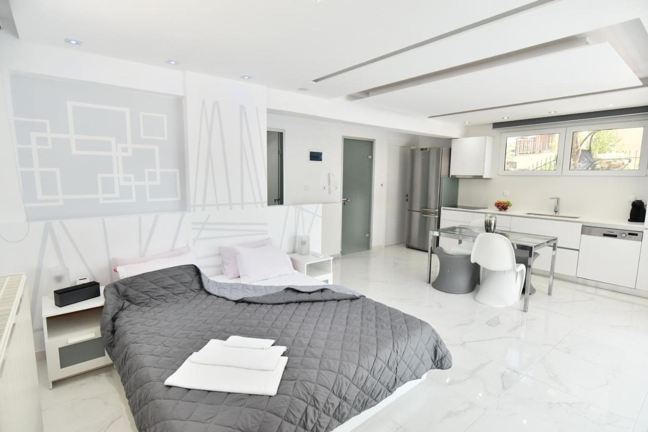 Alpha Delta Pool Apartment