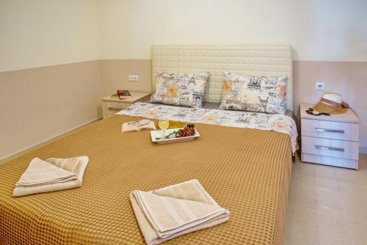 E & M Apartment